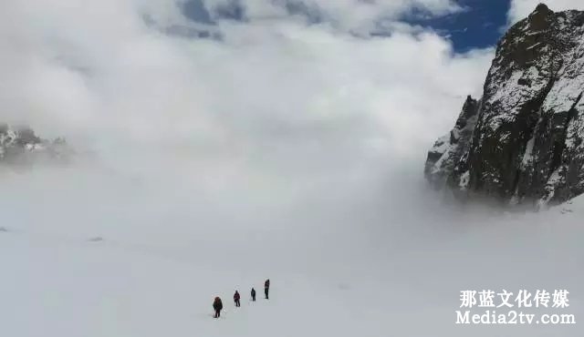 小爱在雀儿山航拍